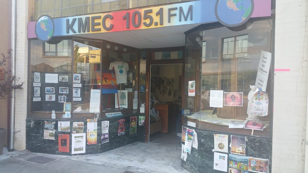 KMEC 105.1 FM